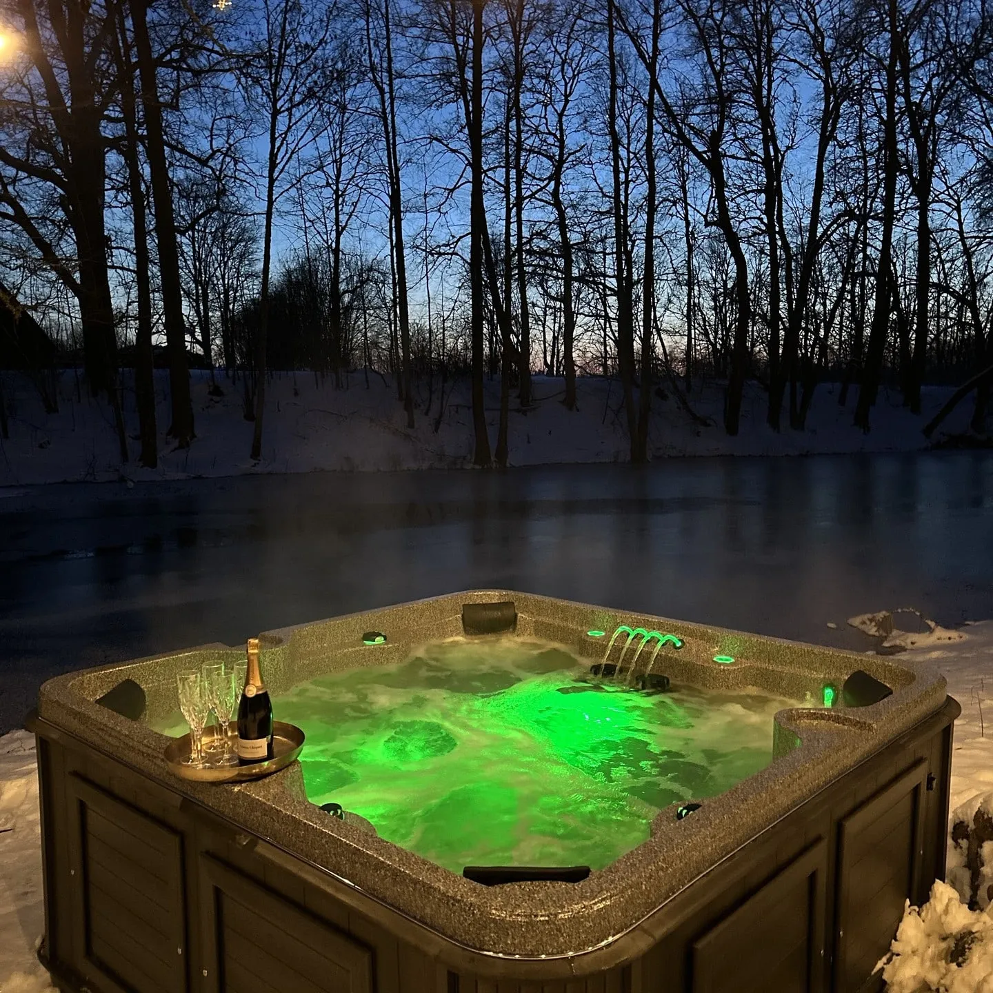 Atpūta parkā — Igates pils