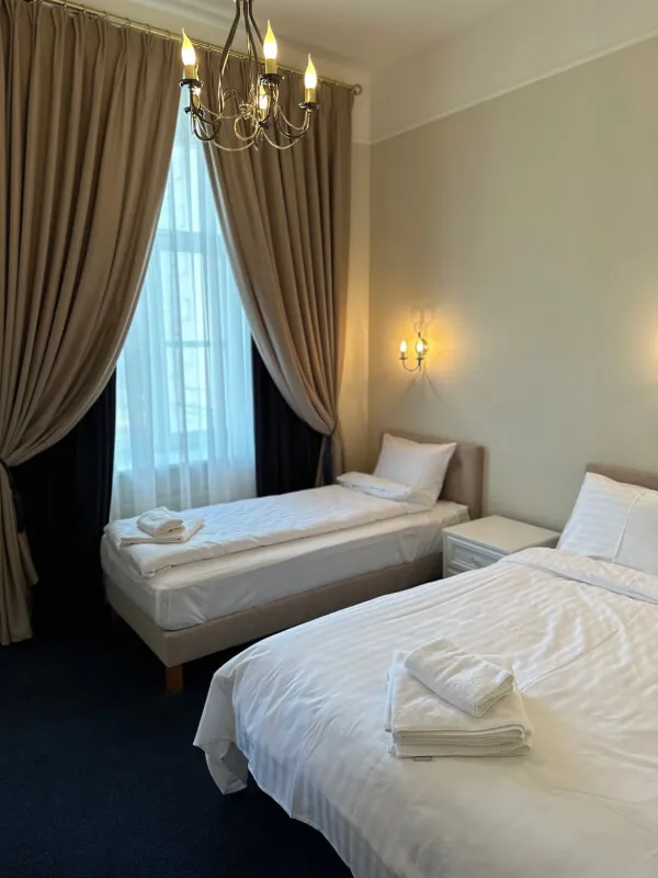No. 1 — Triple room with a beautiful view of the castle park