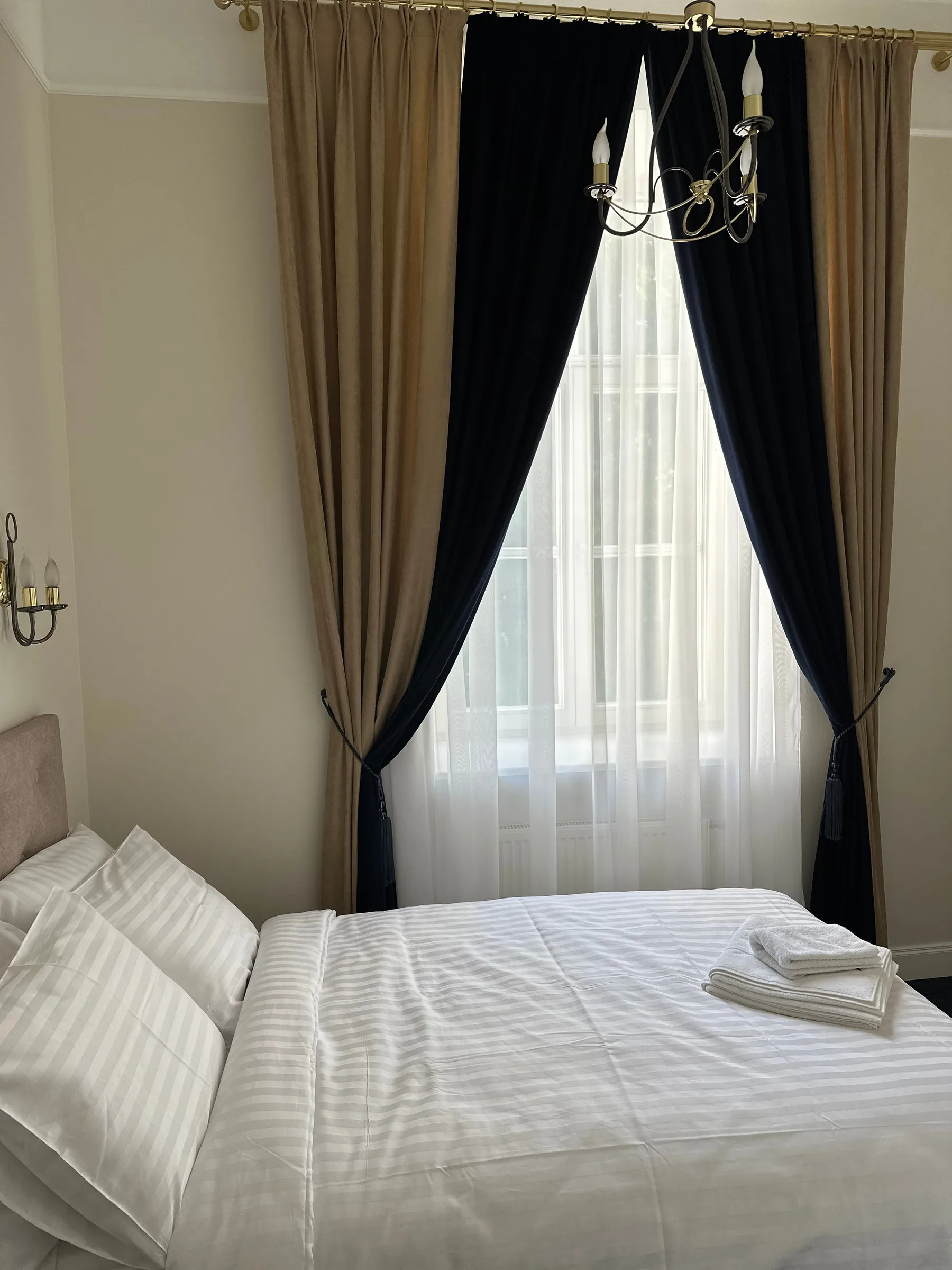 No. 8 and No. 9 — Small single/double room with a lovely view of the castle park